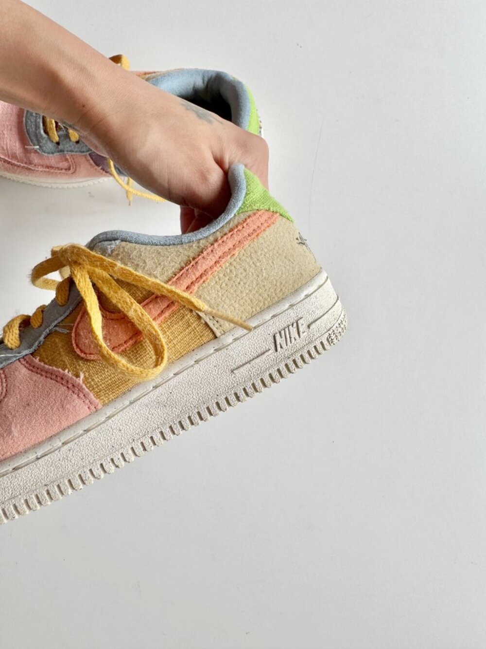 Kids' NIKE Air Force 1 Low 07 LV8 Next Nature 'Sun Club Multi' Sneakers, Size 3Y - Picture 8 of 14
